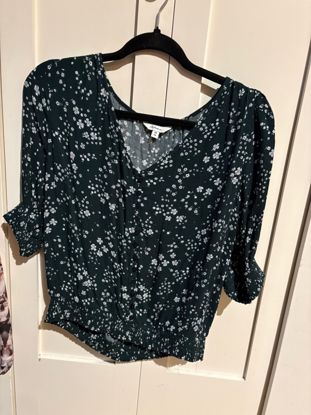 Reitmans Dark Green Floral Button-Front Blouse